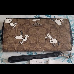 Coach Limited Edition Peanuts Snoopy Wallet
